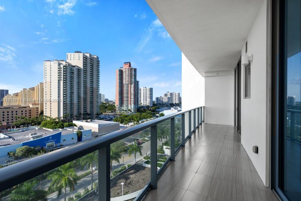 ECHO CONDO - Residential