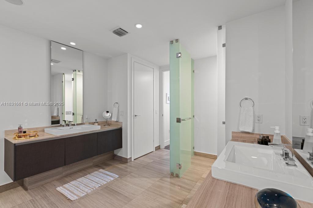 ECHO CONDO - Residential