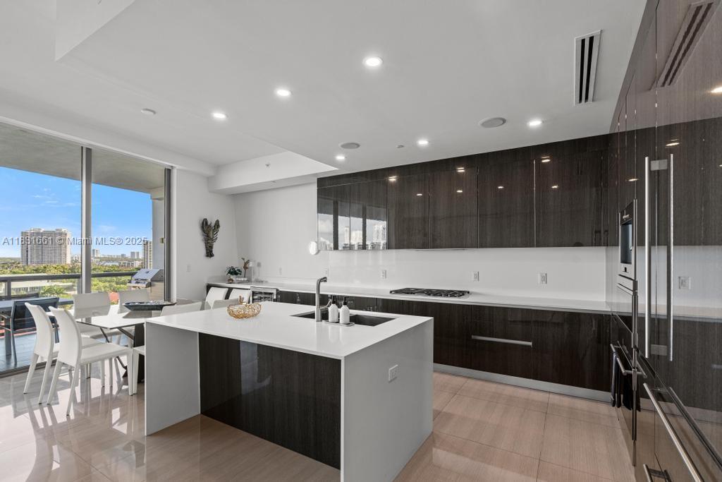 ECHO CONDO - Residential