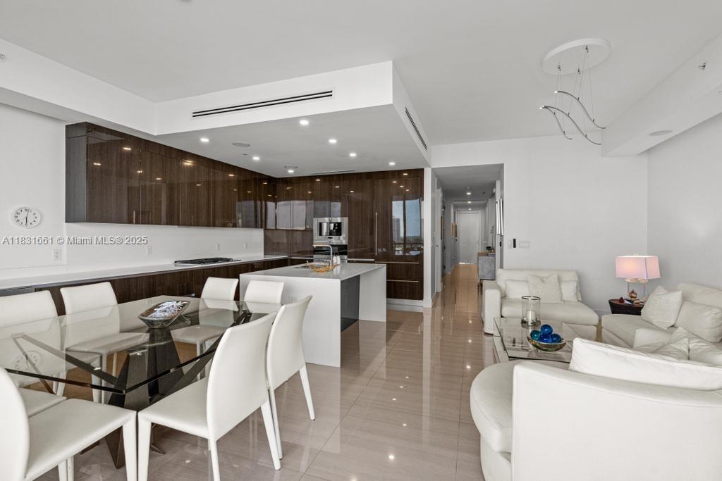 ECHO CONDO - Residential