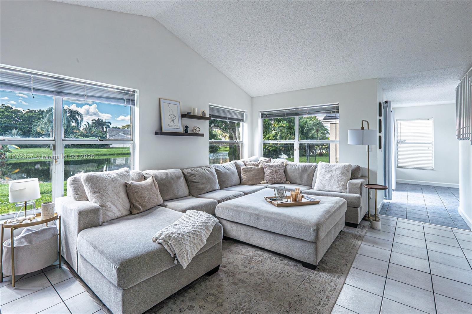 2913 Myrtle Oak Cir