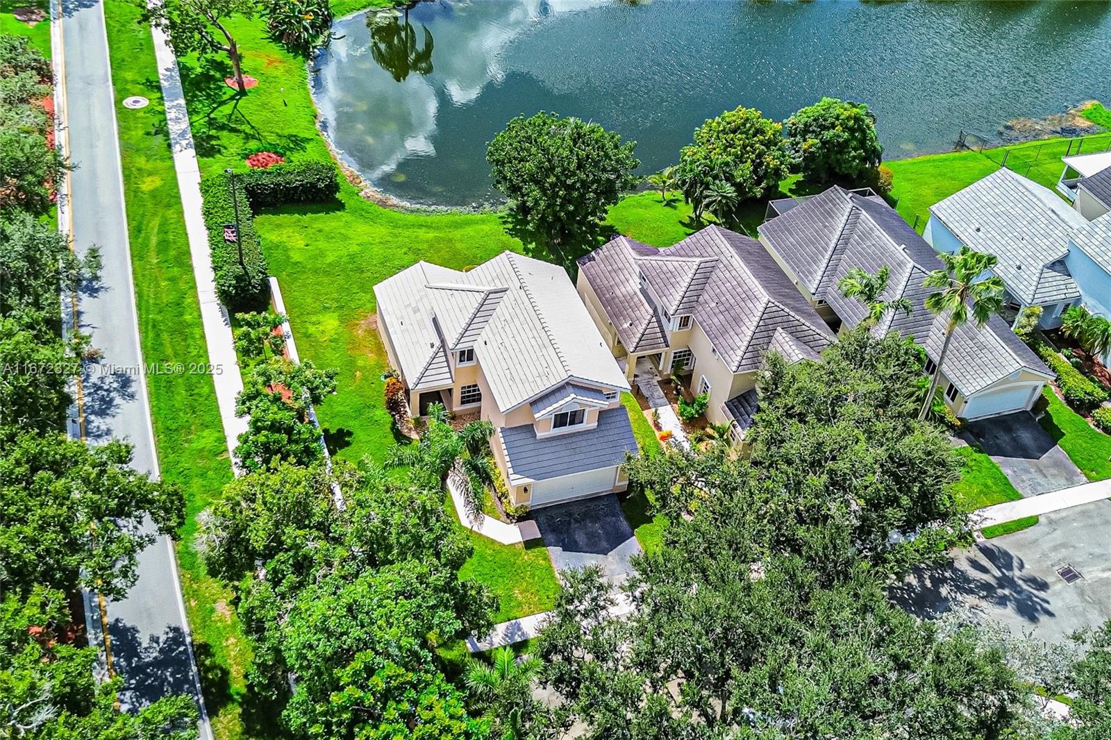 Property for Sale at 2913 Myrtle Oak Cir, Davie, Broward County, Florida - Bedrooms: 3 
Bathrooms: 3  - $679,000