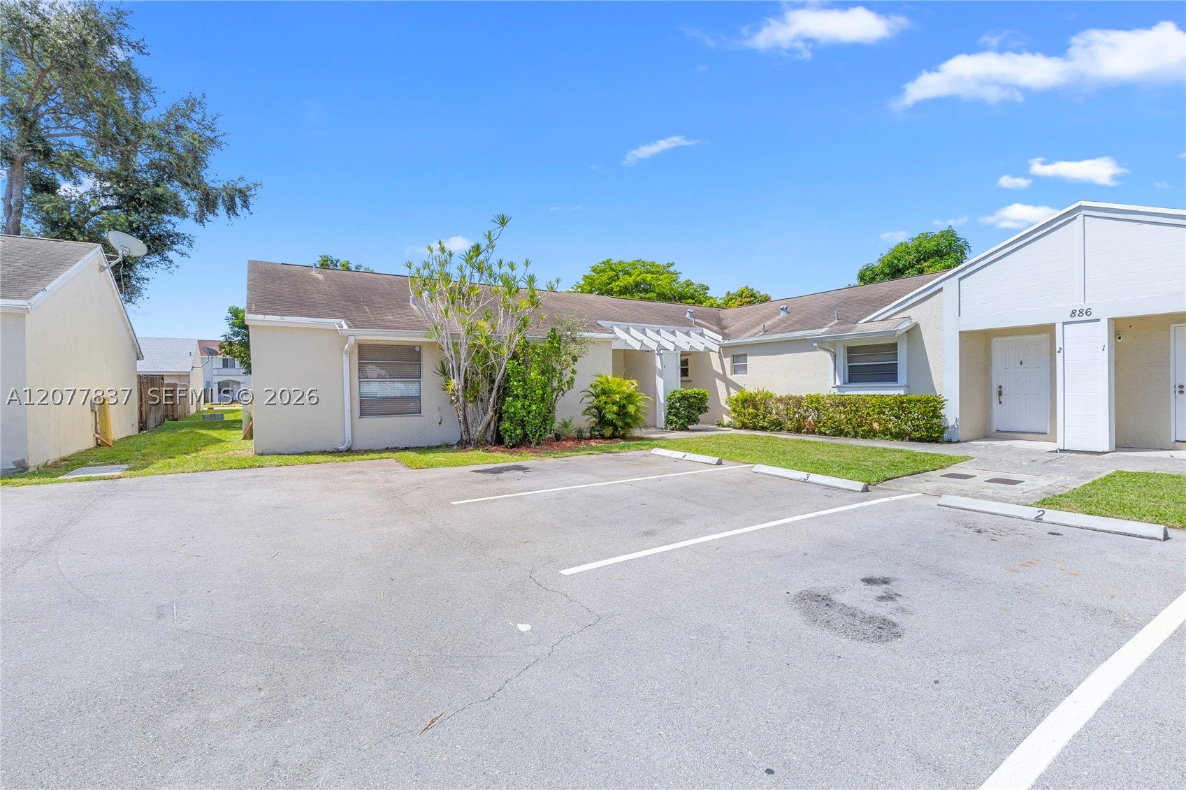 886 NE 214th Ln 4, Miami FL 33179