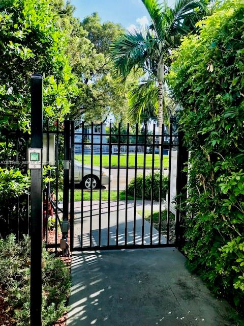 FOSTER & SANCHEZ TR REMAIN - Residential Lease