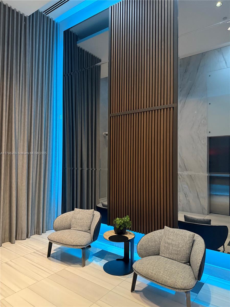 MARQUIS CONDO - Residential