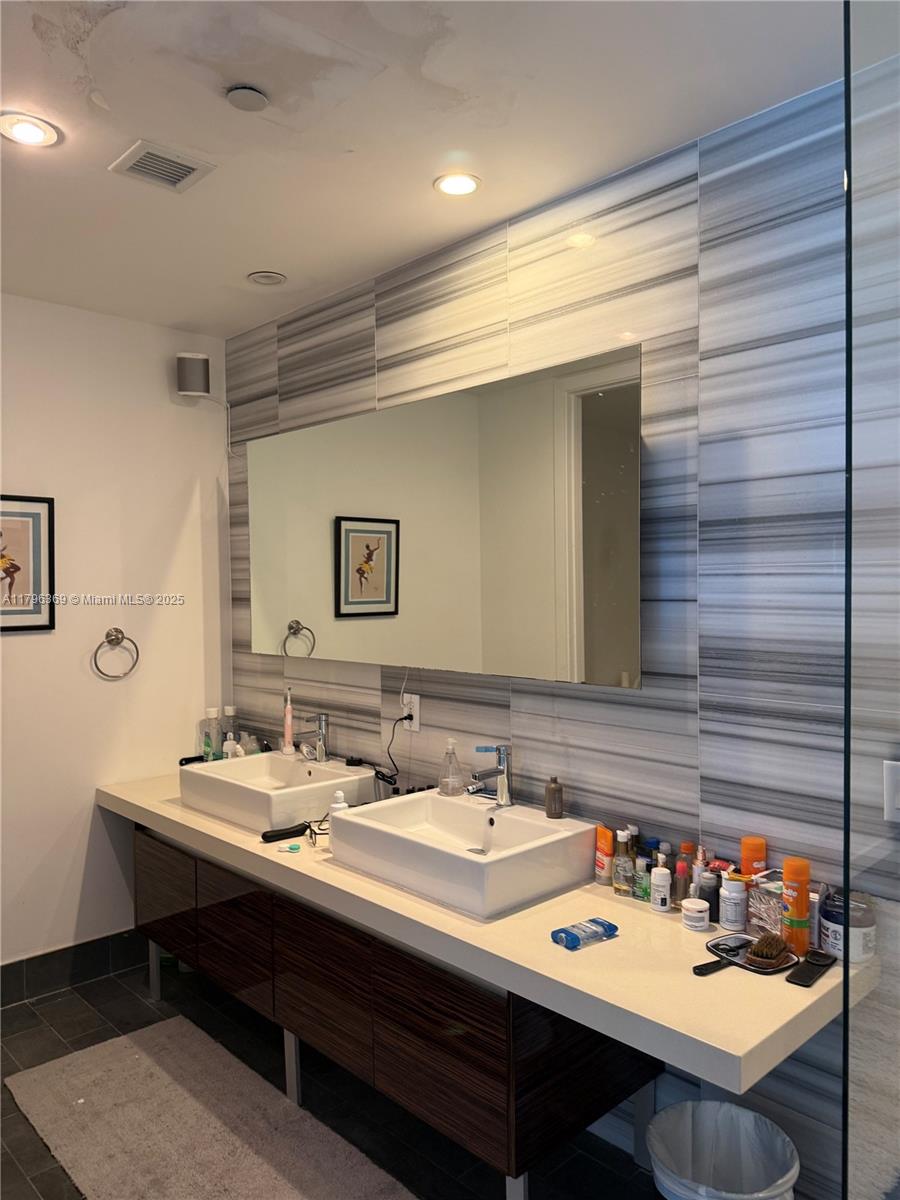 MARQUIS CONDO - Residential