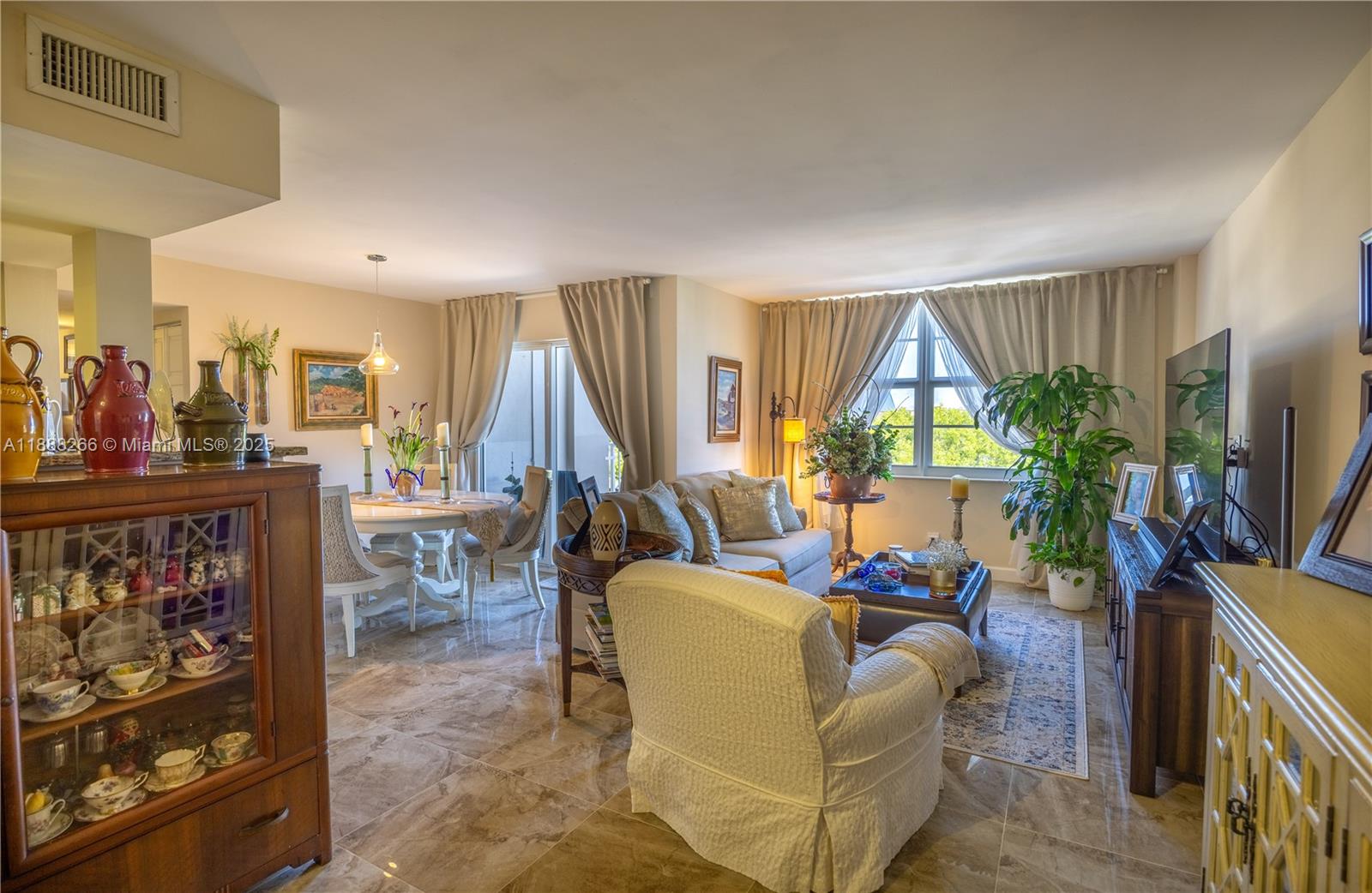 PLAZA 15 CONDO - Residential