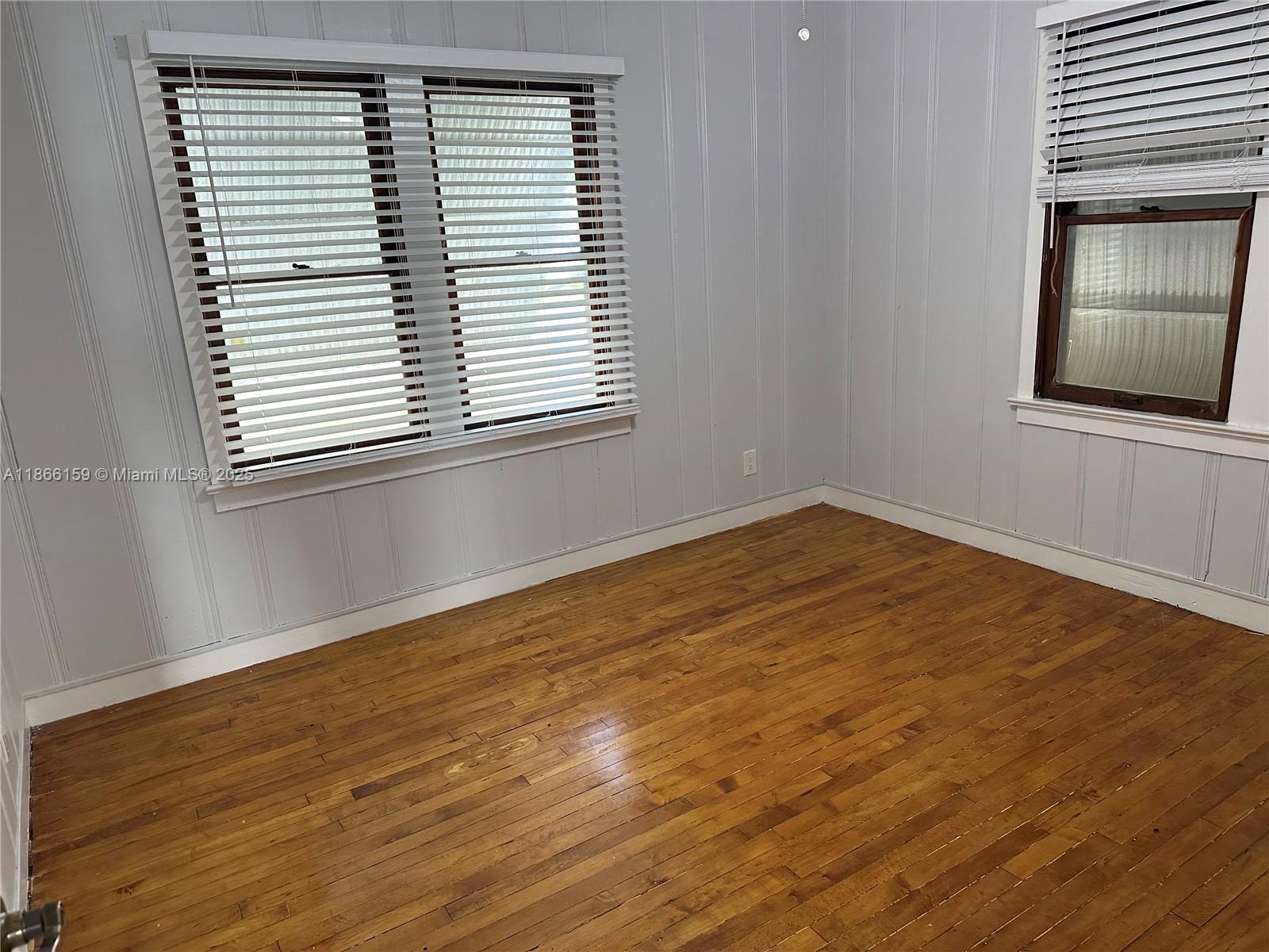 ? Freshly Painted 3-Bedroom Home for Rent ?
Welcome to your new home! This beautifully updated 3-bedroom, 1-bath residence offers comfort, convenience, and plenty of space. The home comes complete with a washer and dryer, making laundry a breeze.
Enjoy parking for 2–3 vehicles and relax knowing landscaping and water are included in your rent.
?? Rent: $2,500/month
?? Move-in Requirements: First month + two months’ security deposit
? Low credit applicants are welcome
This home is move-in ready and waiting for the right tenants to make it theirs.