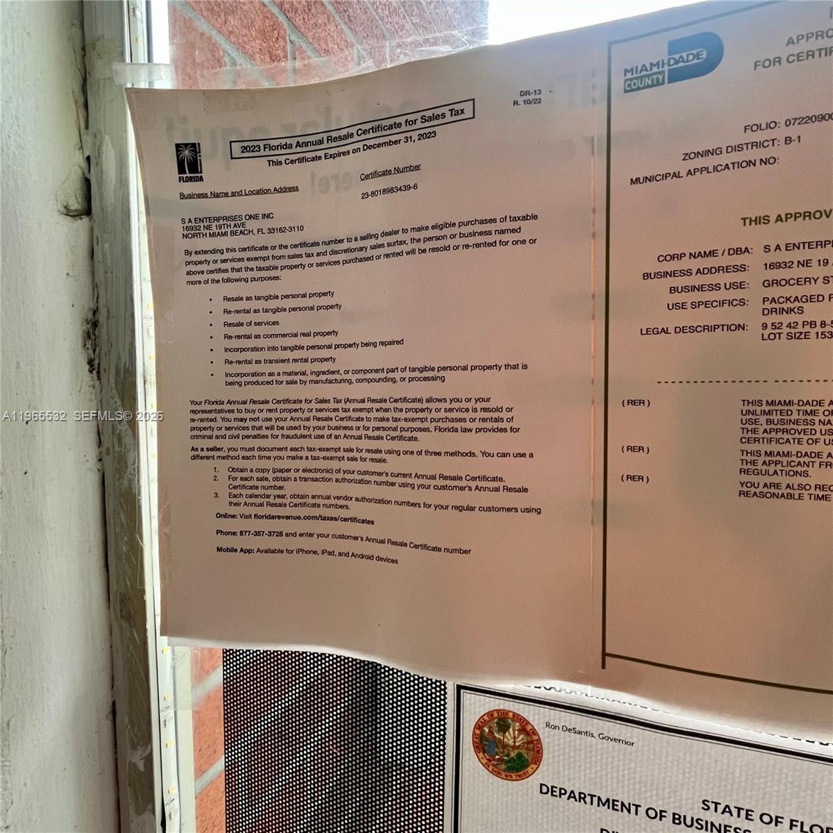 Main image without alt text