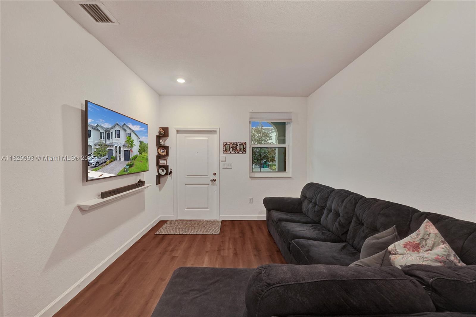 13371 SW 287th Ter 13371, Homestead, FL, 33033/$465,000 2 13371 SW 287th Ter 13371