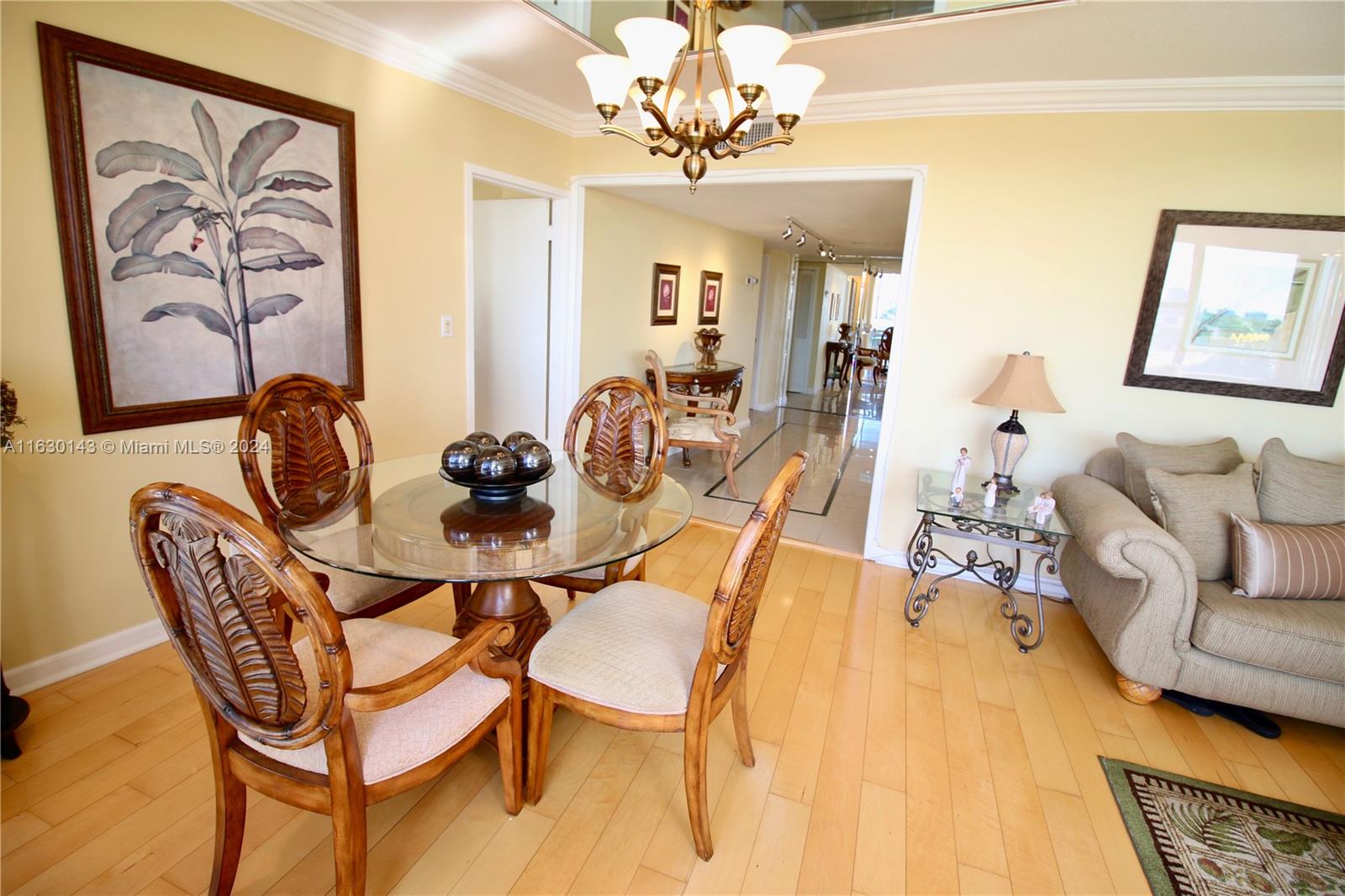KING COLE CONDO - Residential
