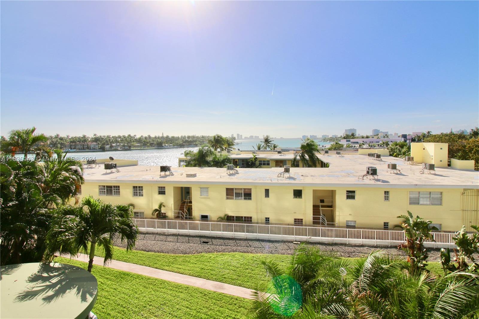 KING COLE CONDO - Residential
