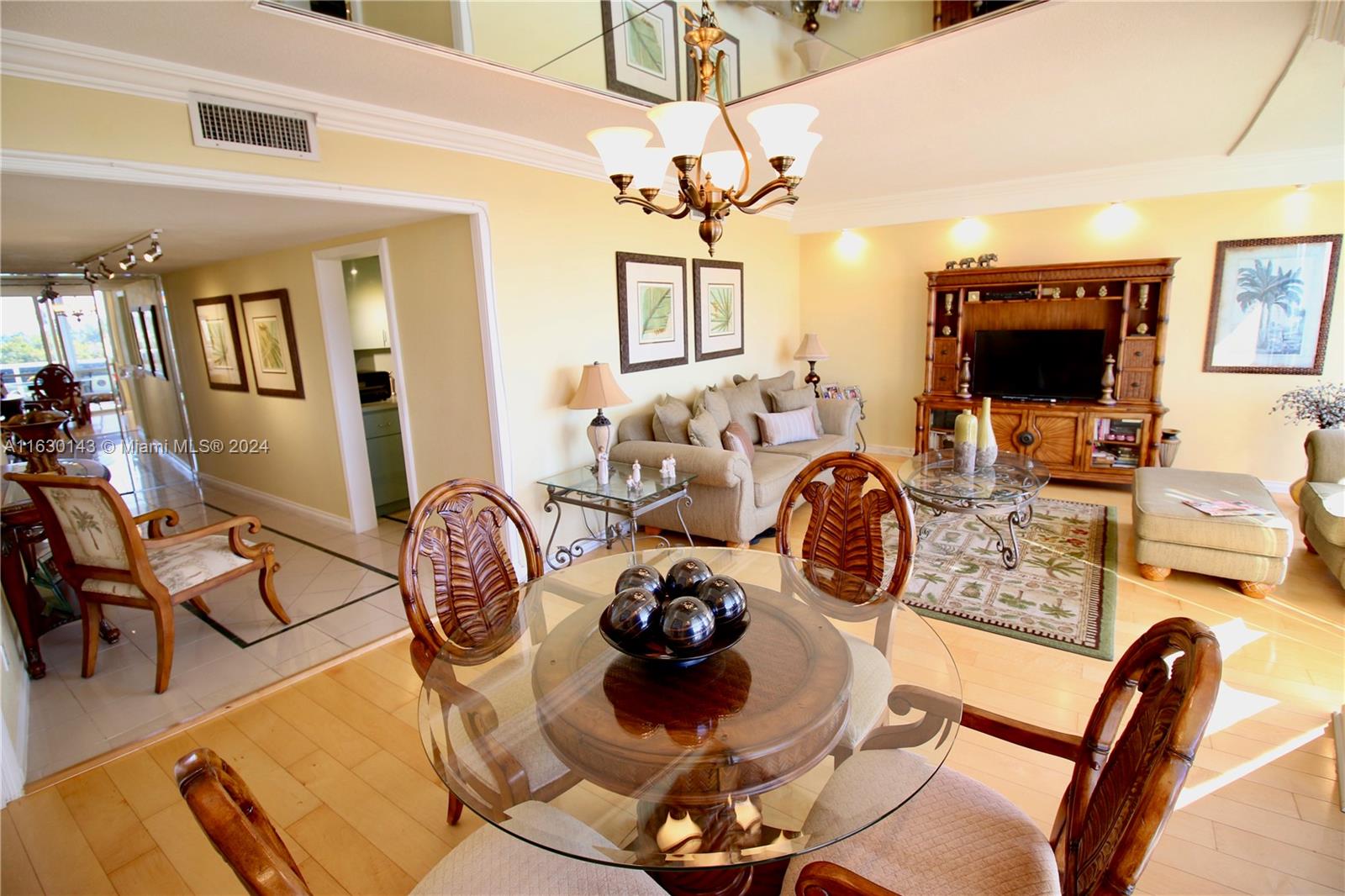 KING COLE CONDO - Residential