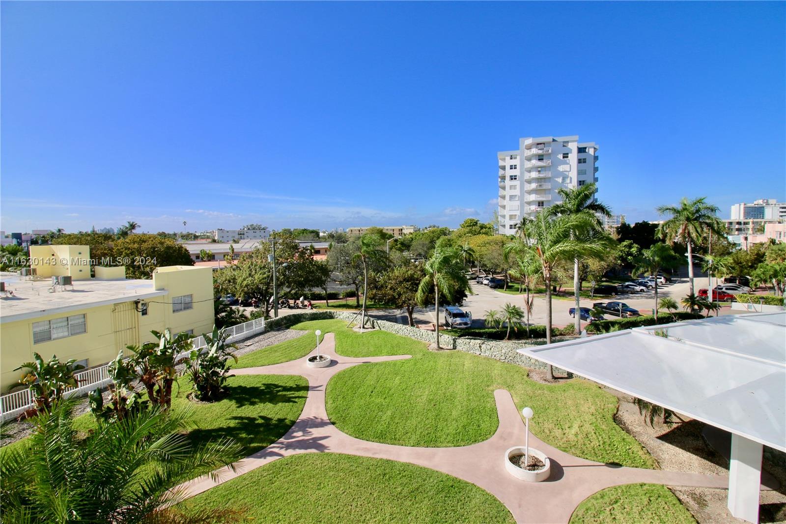 KING COLE CONDO - Residential