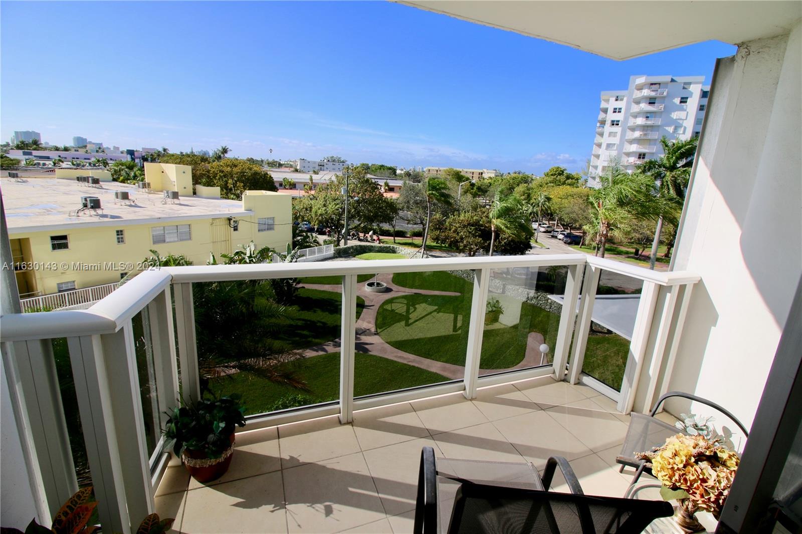 KING COLE CONDO - Residential