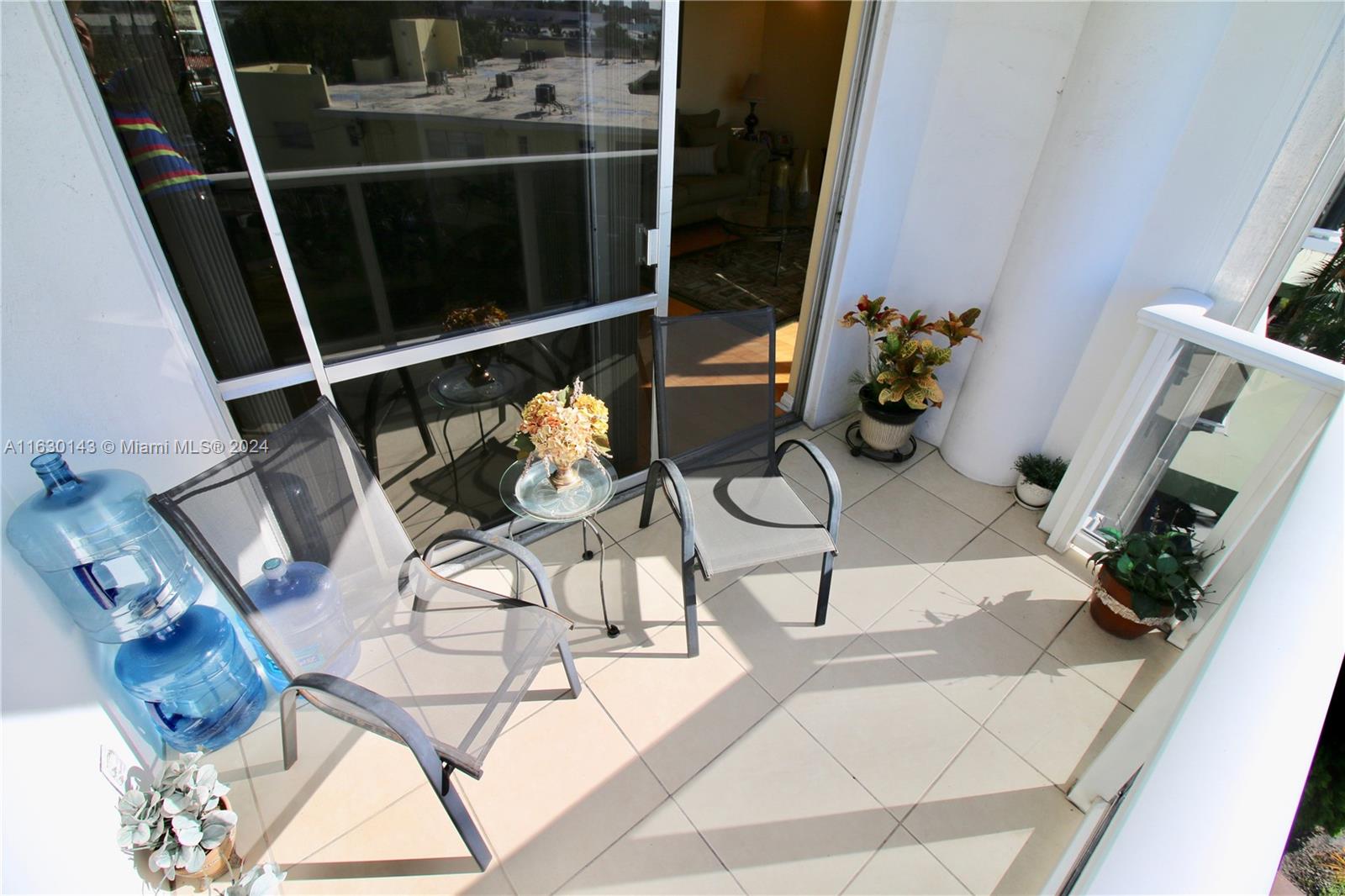 KING COLE CONDO - Residential