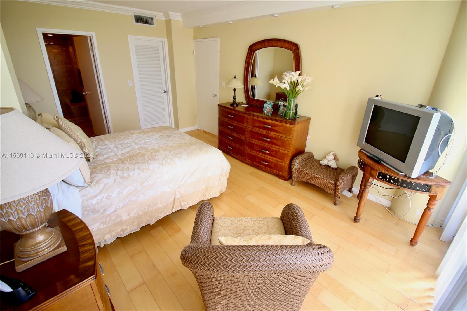 KING COLE CONDO - Residential