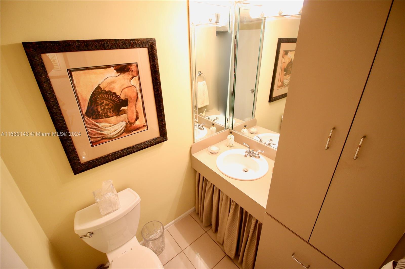 KING COLE CONDO - Residential