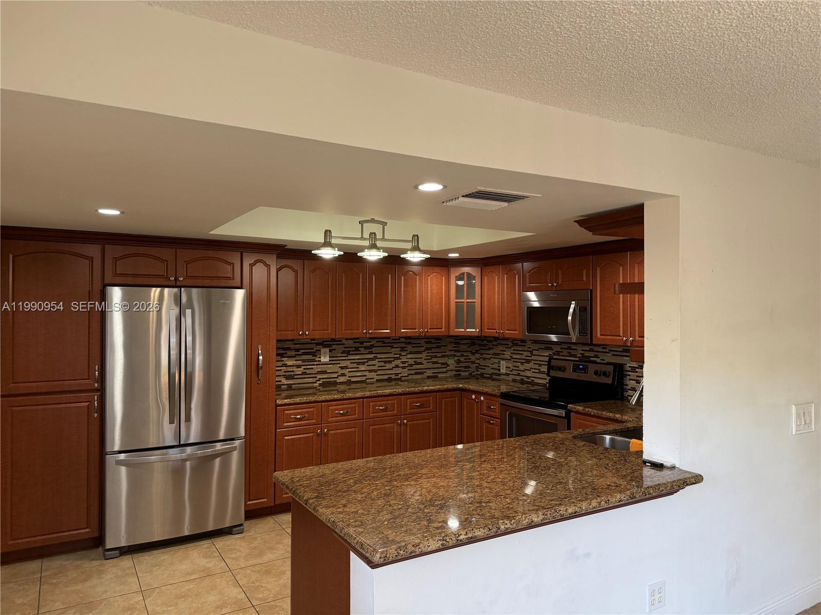 LAKES MEADOW VILG HOMES C - Residential