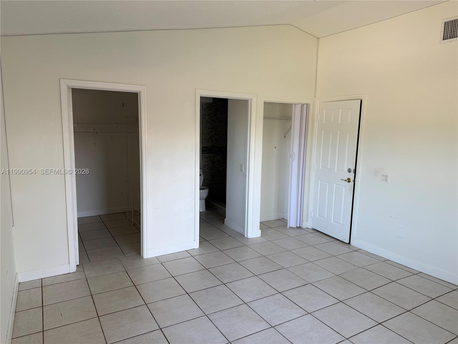 LAKES MEADOW VILG HOMES C - Residential