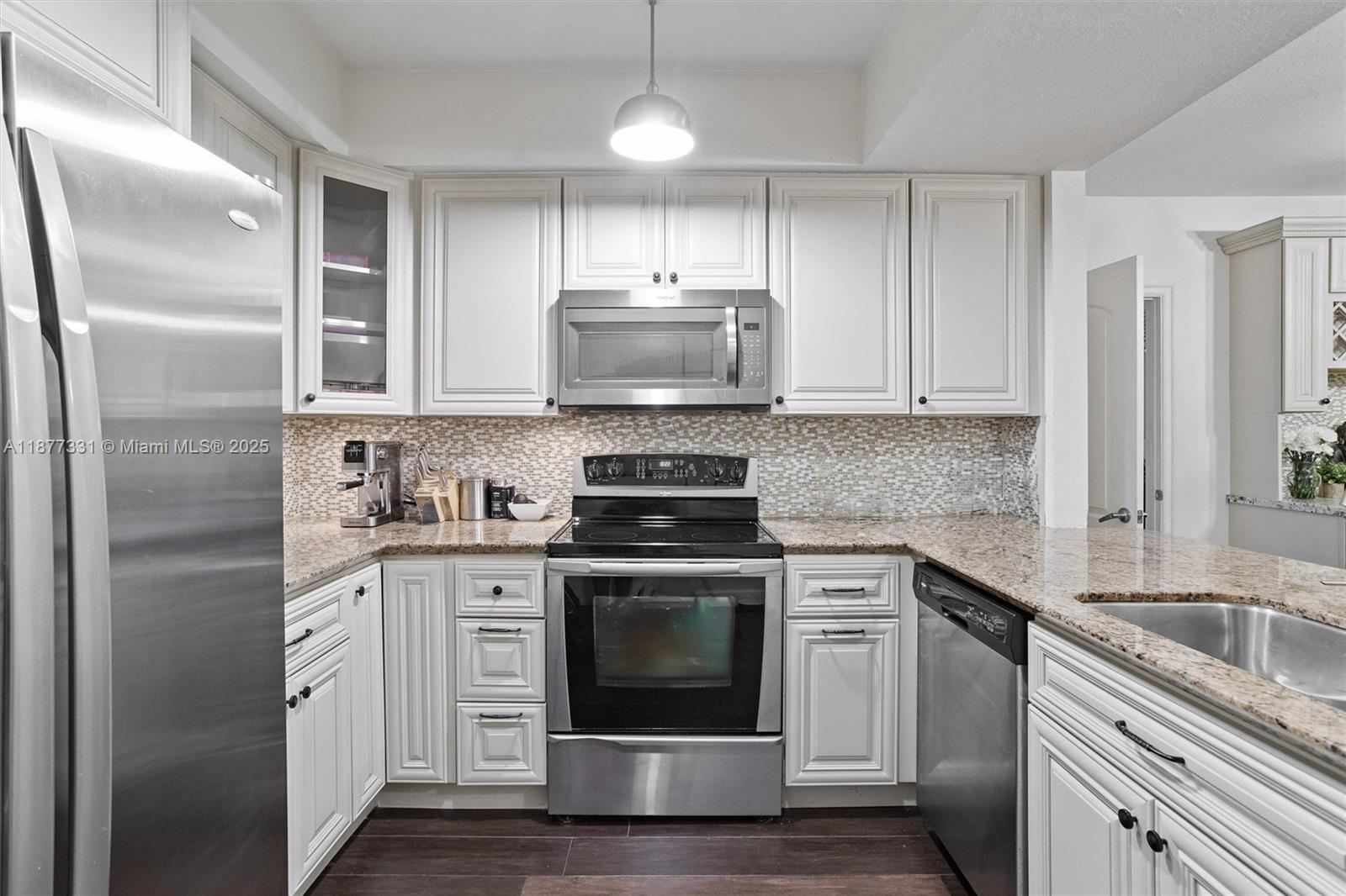 RADIUS CONDO - Residential Lease