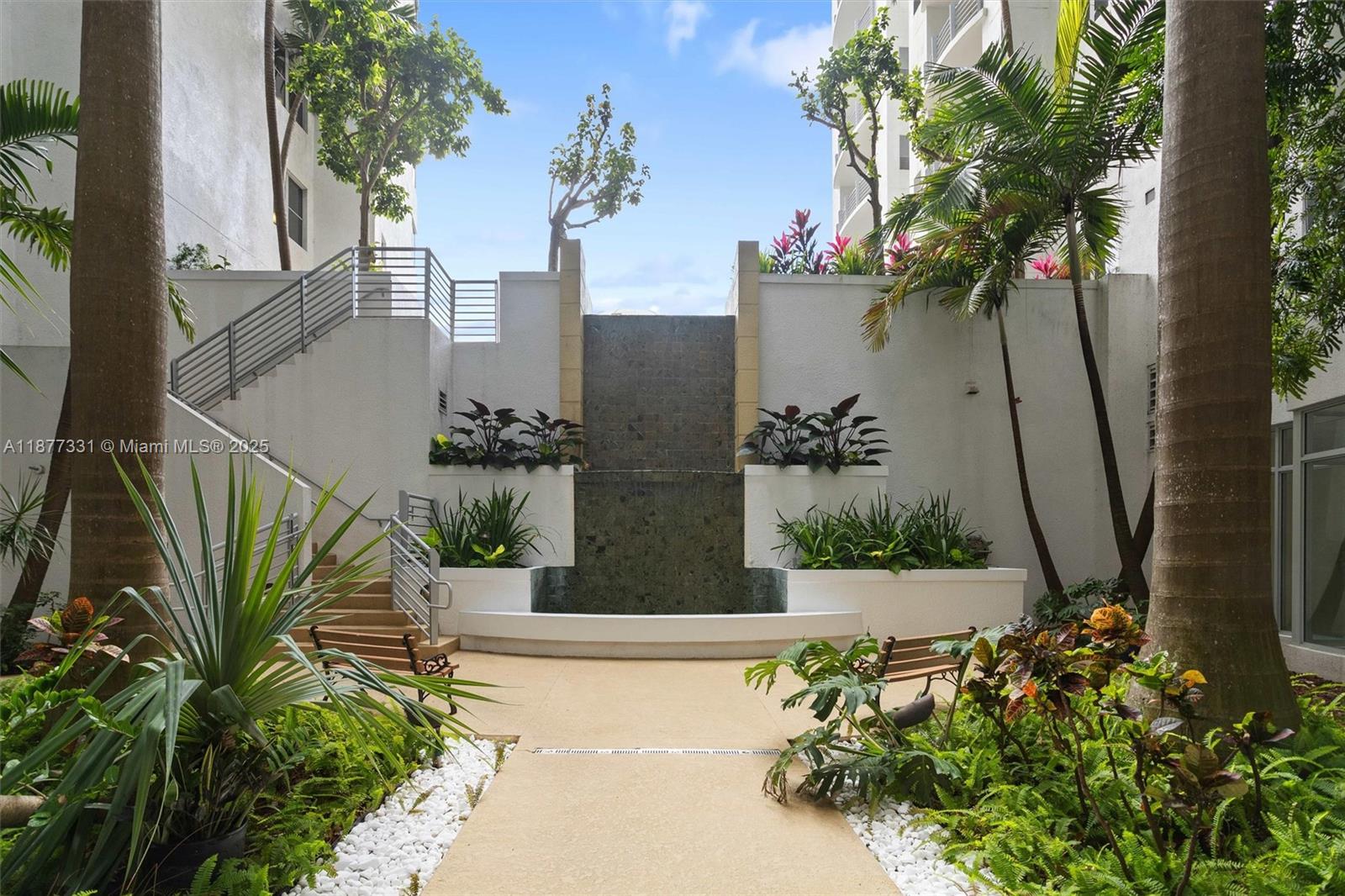 RADIUS CONDO - Residential Lease