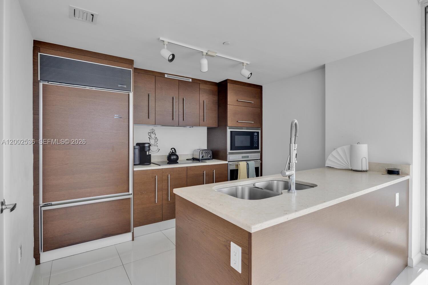 ICON BRICKELL CONDO NO 3 - Residential