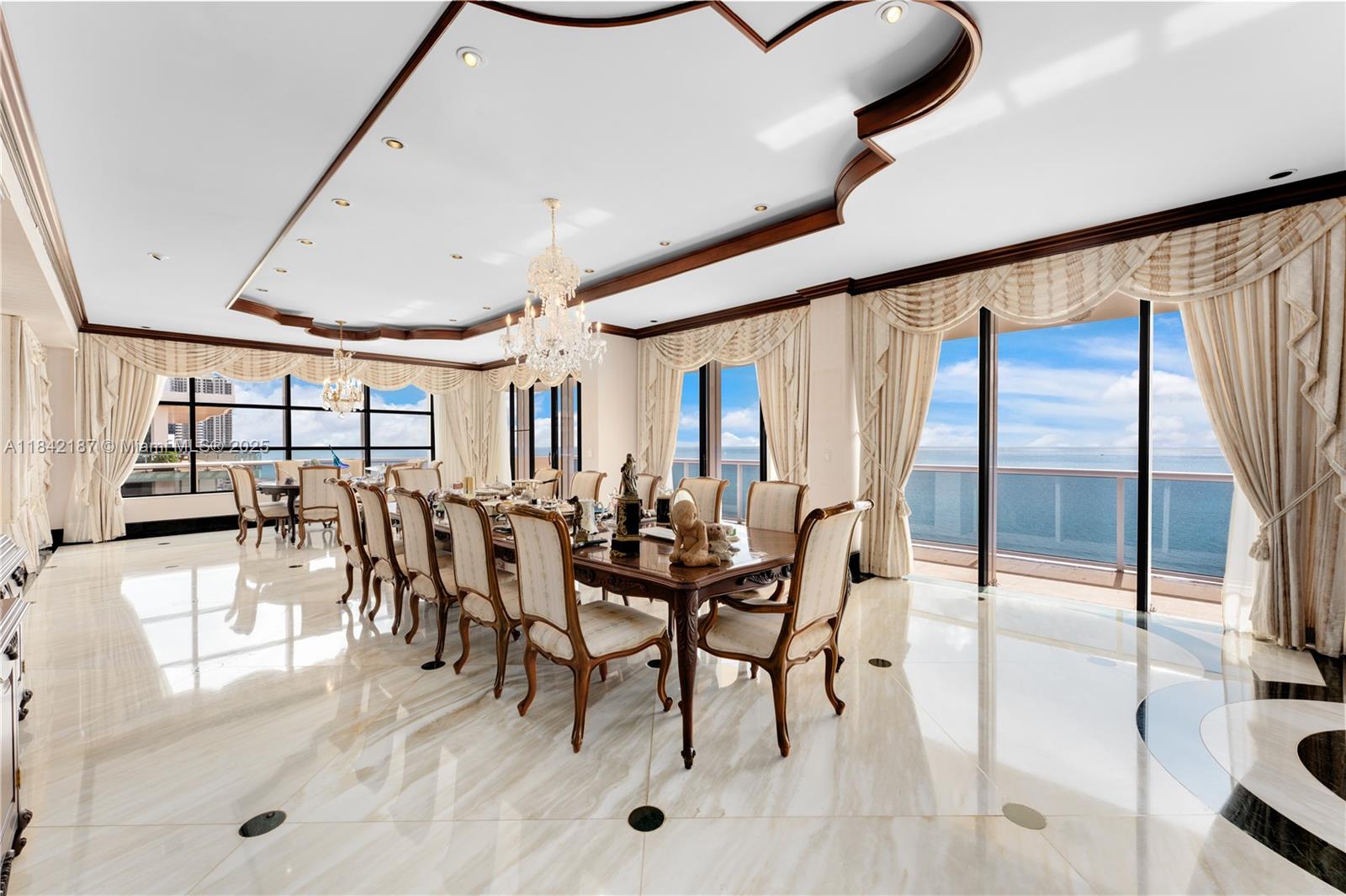 LEXCELLENCE CONDO - Residential