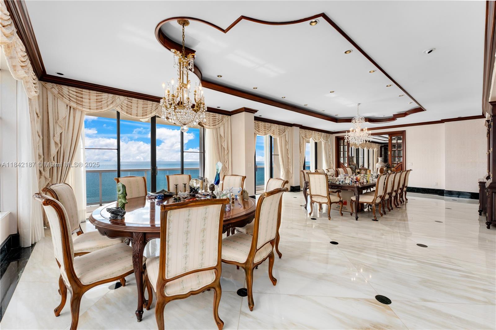 5757 Collins Ave PH-4