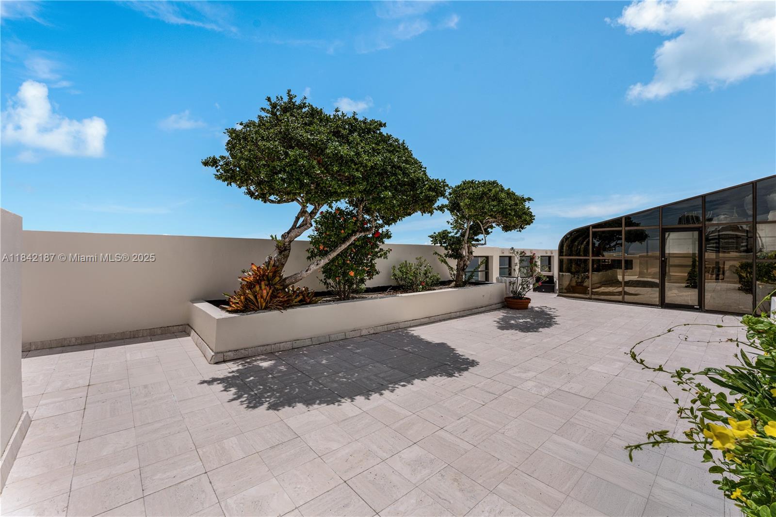 LEXCELLENCE CONDO - Residential