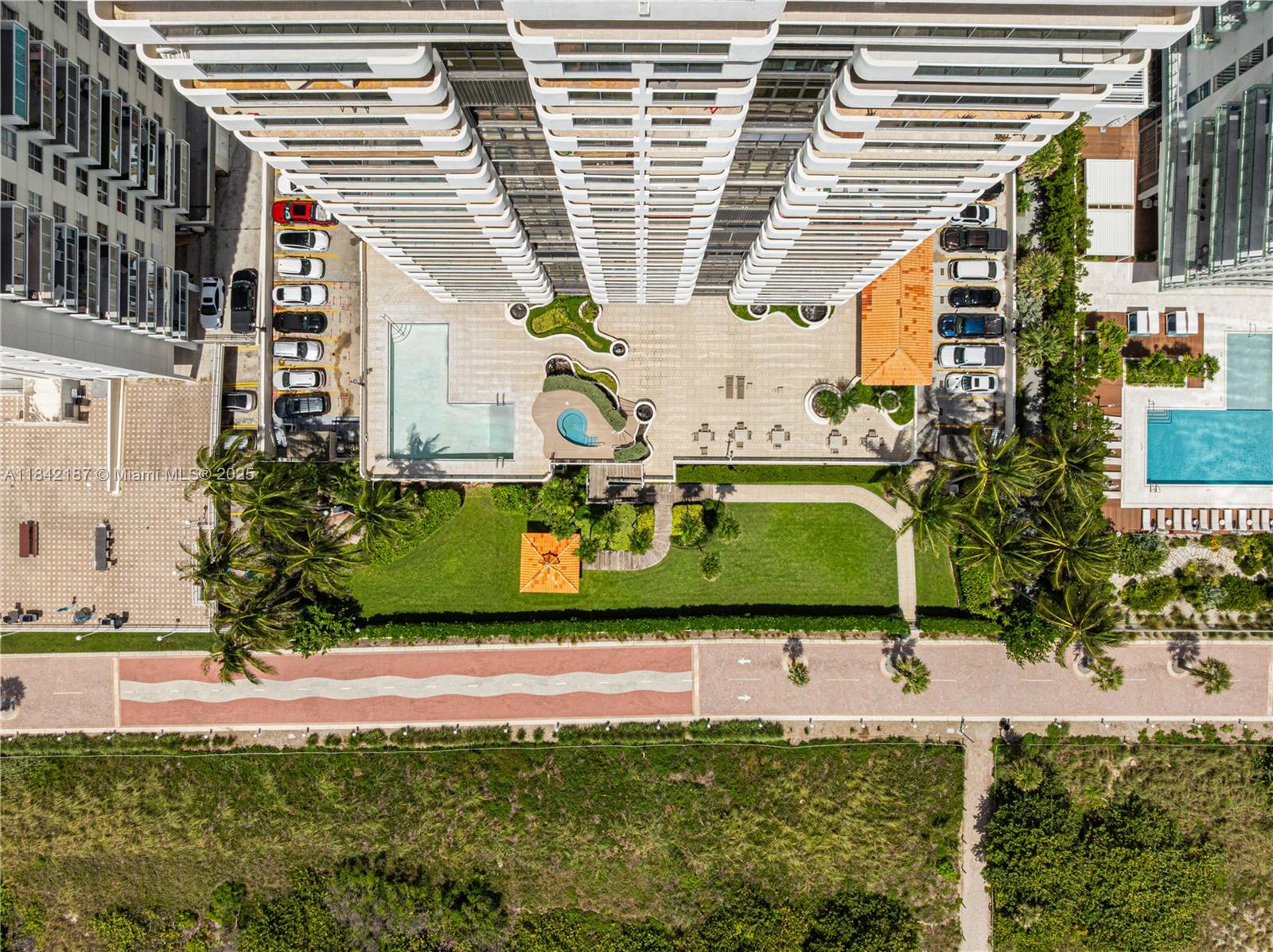 LEXCELLENCE CONDO - Residential