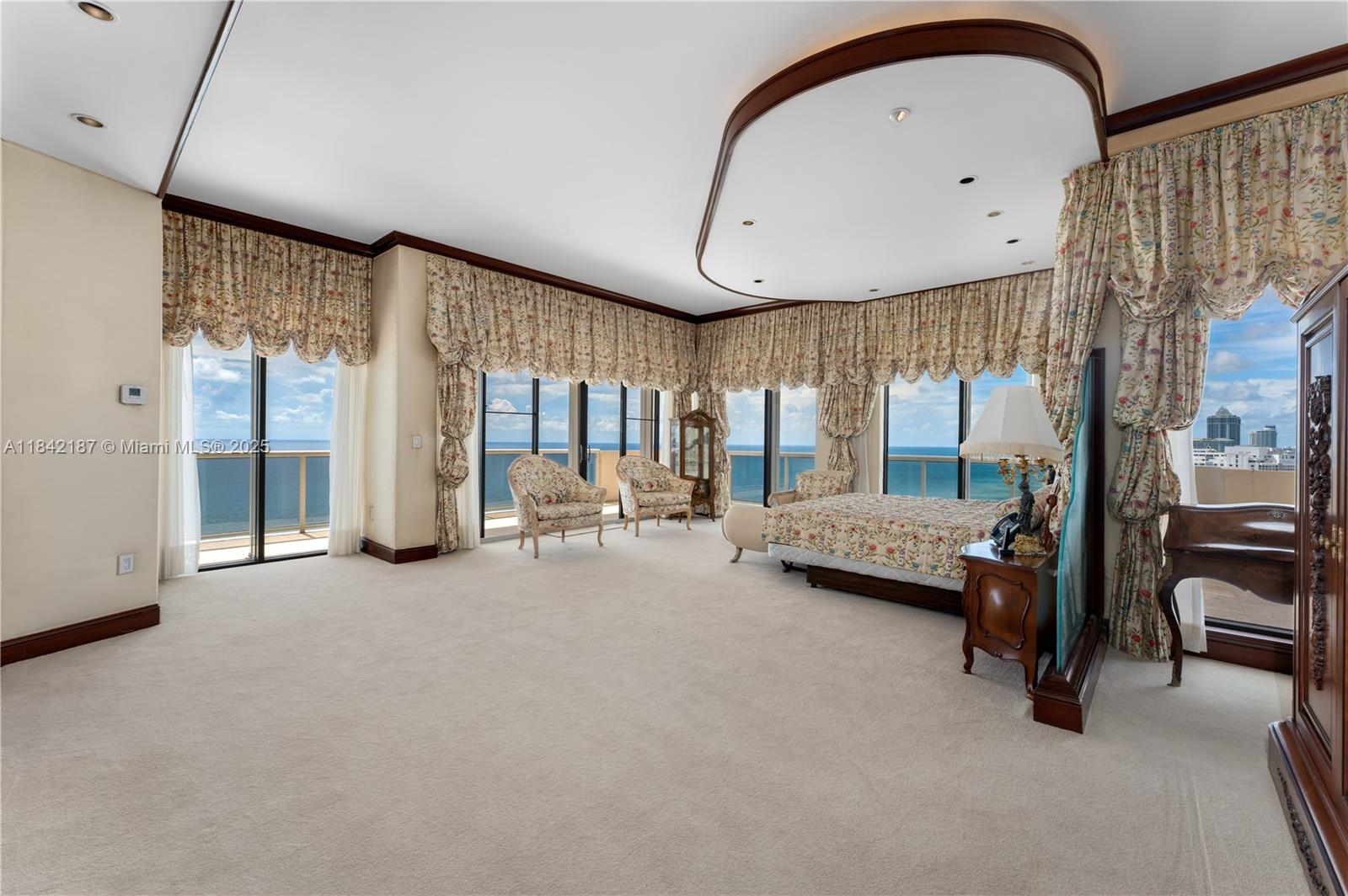 LEXCELLENCE CONDO - Residential