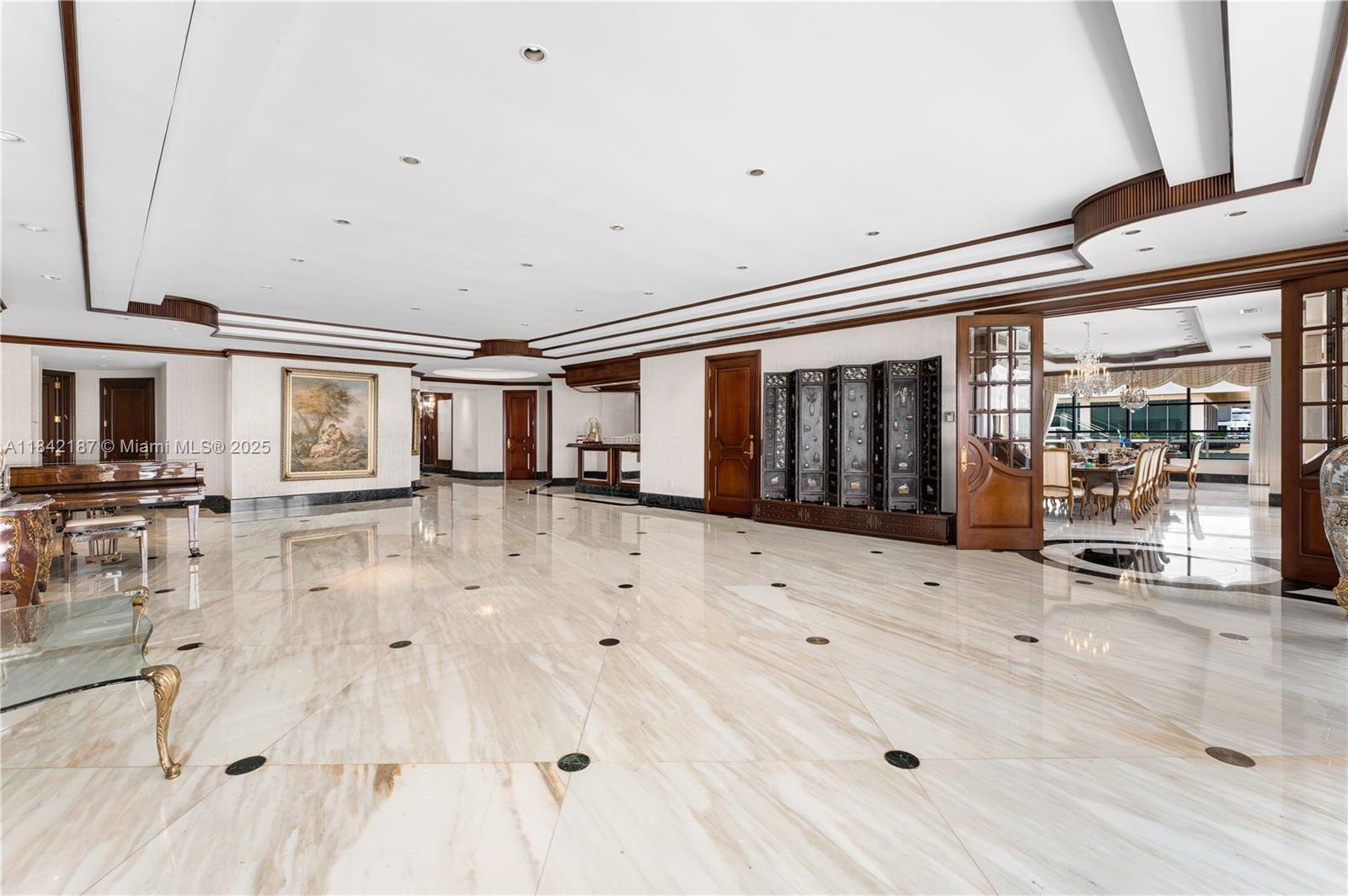 LEXCELLENCE CONDO - Residential