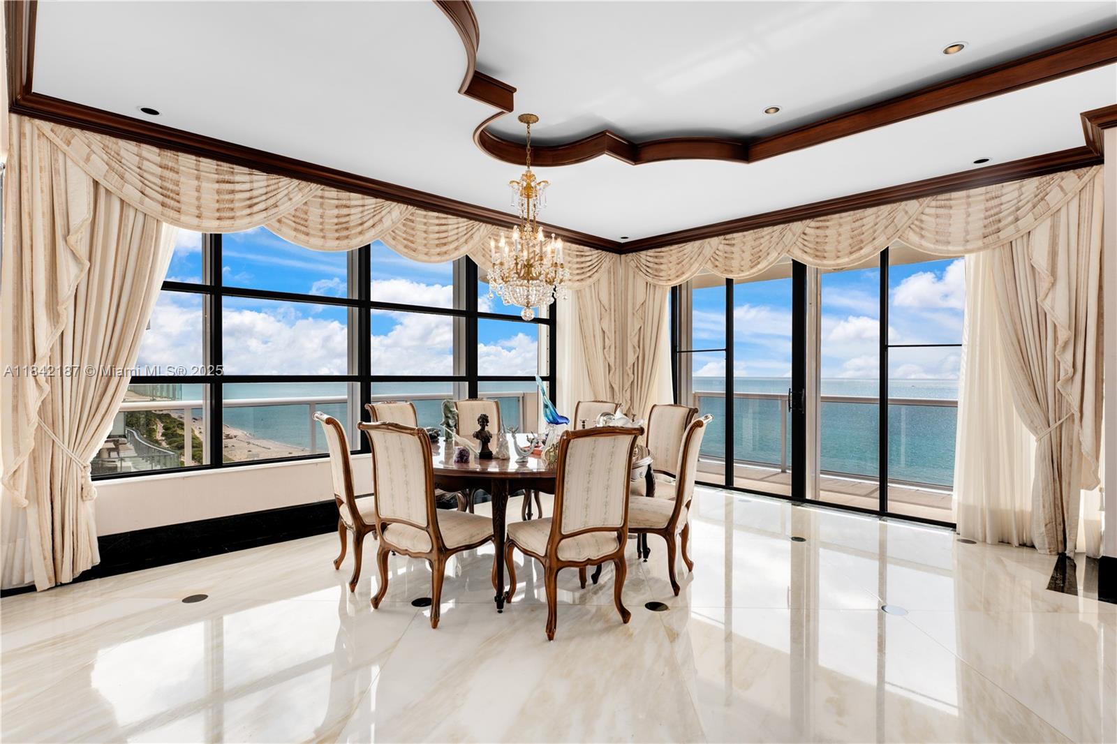 5757 Collins Ave PH-4