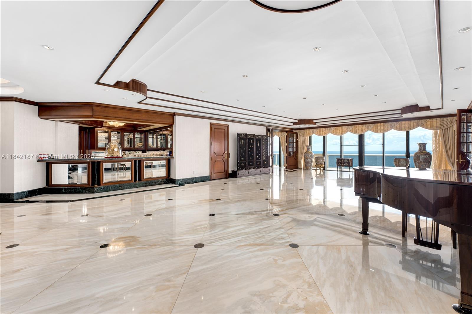 5757 Collins Ave PH-4
