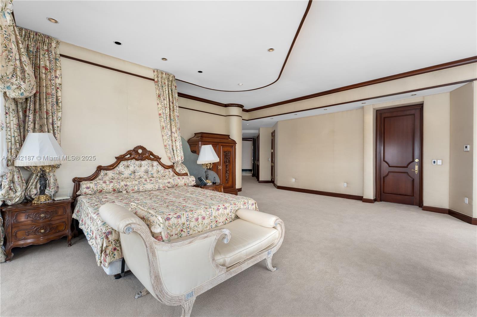 LEXCELLENCE CONDO - Residential