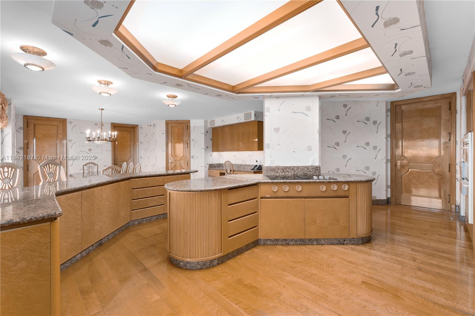 LEXCELLENCE CONDO - Residential