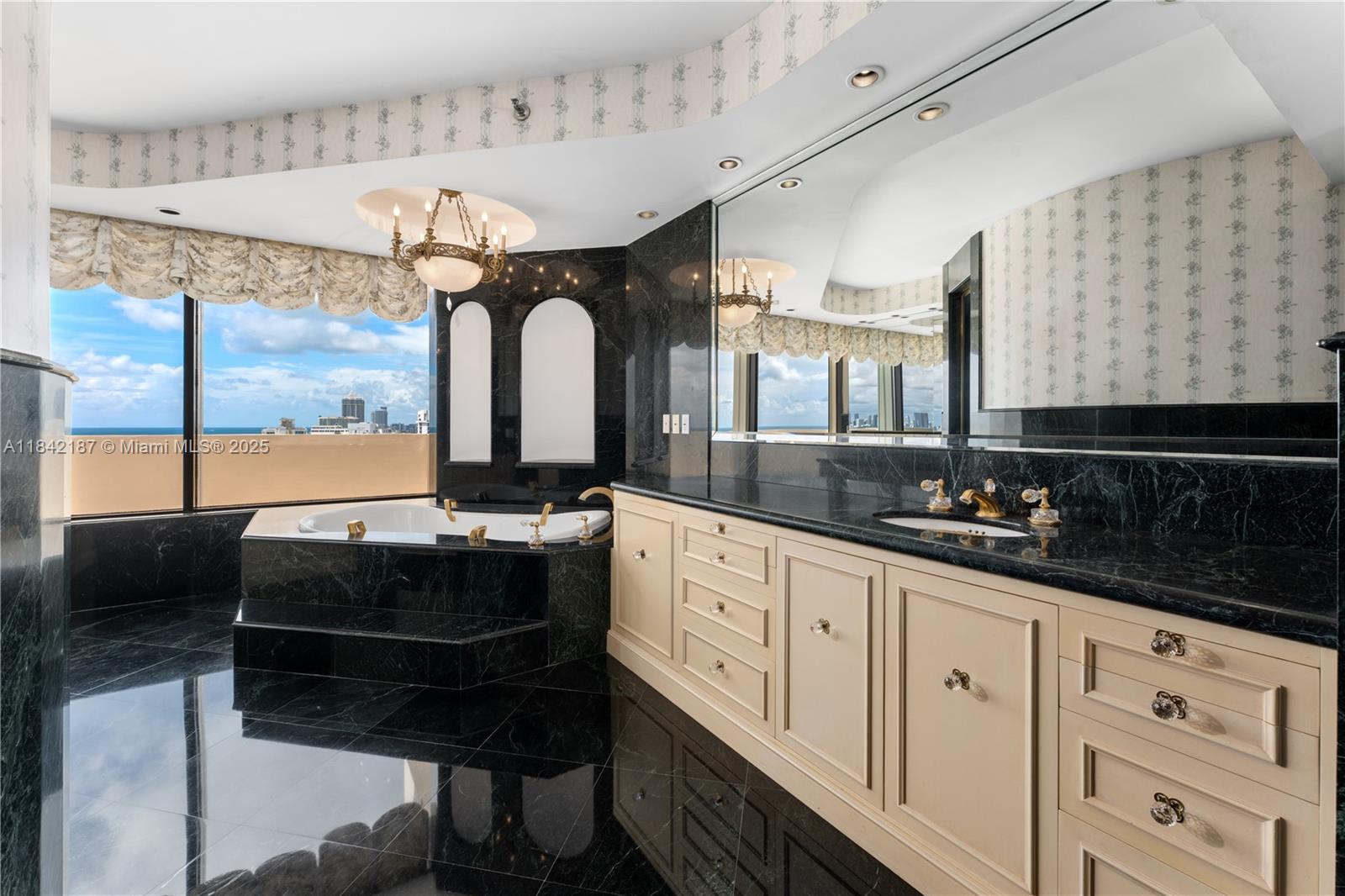 LEXCELLENCE CONDO - Residential