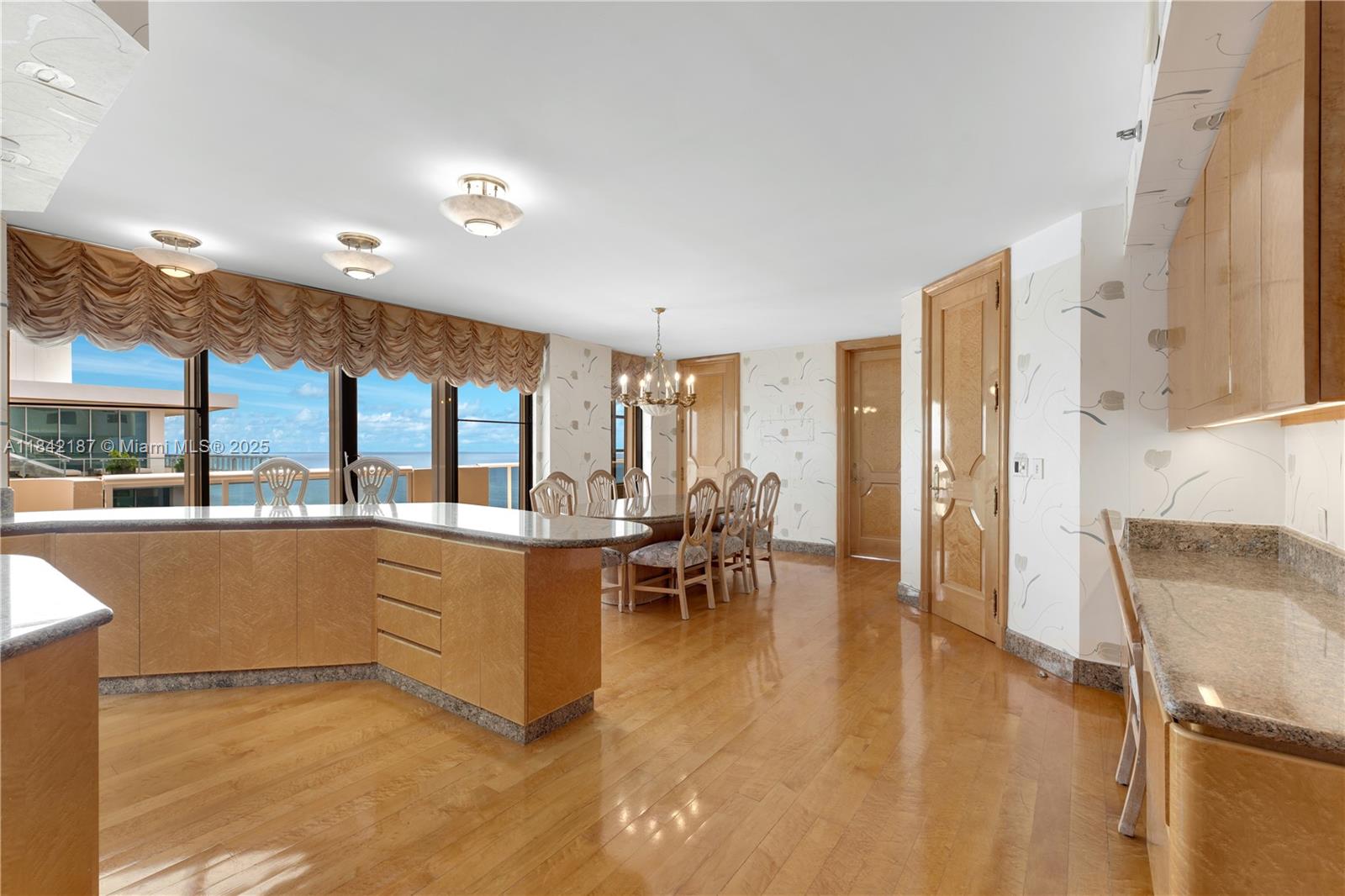 LEXCELLENCE CONDO - Residential