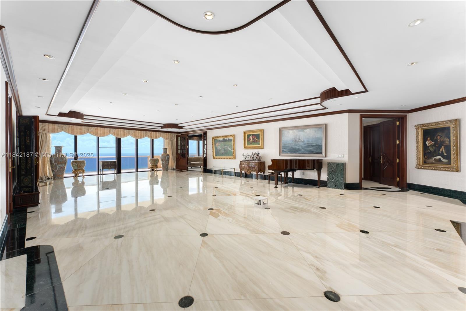 LEXCELLENCE CONDO - Residential