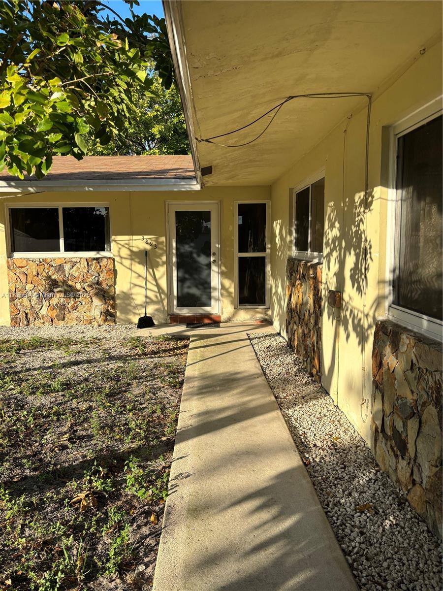 Rental Property at 3891 Sw 51st St 1-2, Dania Beach, Miami-Dade County, Florida - Bedrooms: 2 
Bathrooms: 1  - $2,000 MO.