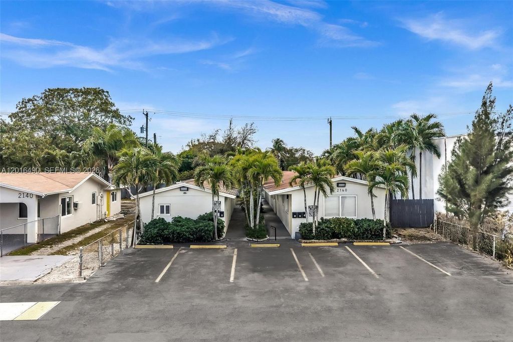 Photo of 2140 NW 29th St, Oakland Park, FL 33311 (MLS # A12016490)