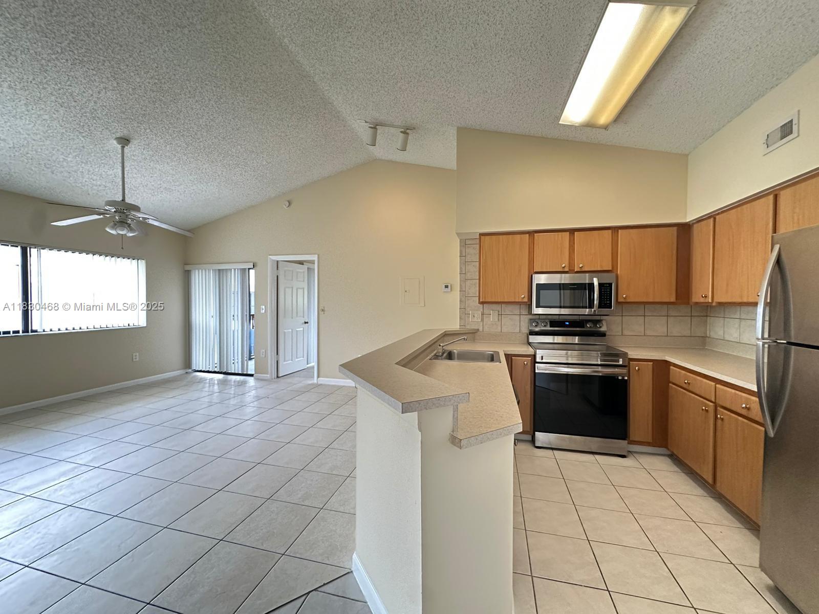 COME LIVE IN THIS BEAUTIFUL UNIT IN MARINA OAKS CONDOMINIUM! 2 BEDROOM 2 BATHROOM, TILE FLOOR THROUGHOUT THE ENTIRE LIVING ROOM AND BEDROOMS, STAINLESS STEEL APPLIANCES IN THE KITCHEN! BRIGHT AND SPACIOUS, CLOSE TO MAJOR ROADS AND SHOPPING CENTER, GREAT AMENITIES FOR THE WHOLE FAMILY TO ENJOY! FOR SHOWINGS PLEASE SEE BROKERS REMARKS! *move in with just first and security*