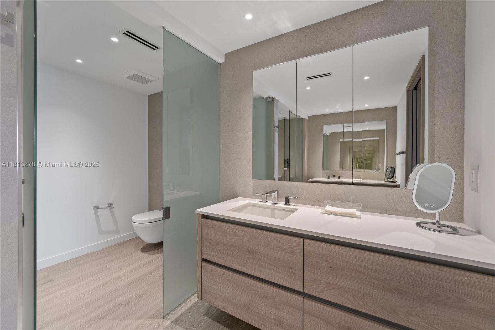 COMMODORE CLUB SOUTH COND - Residential Lease