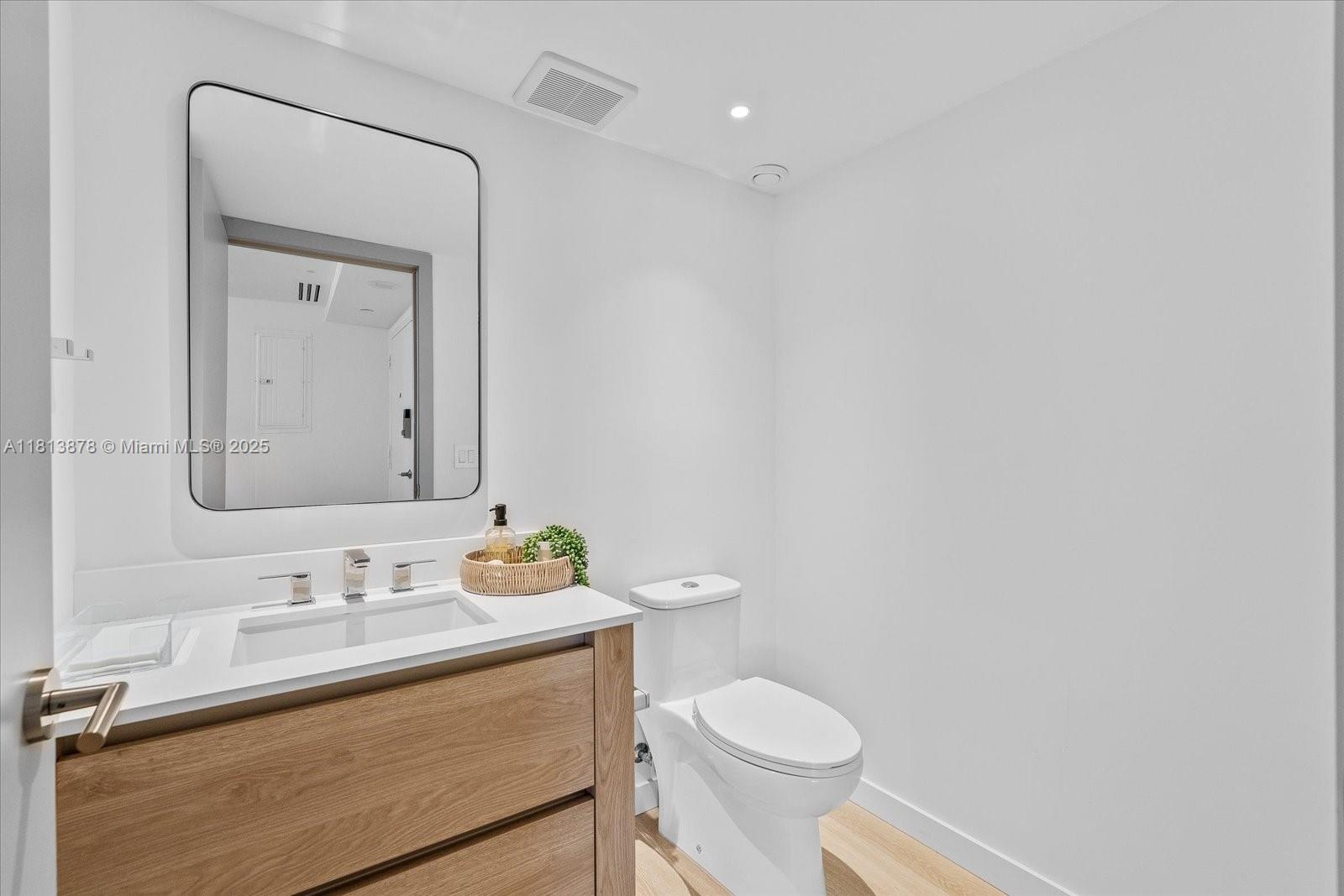 COMMODORE CLUB SOUTH COND - Residential Lease