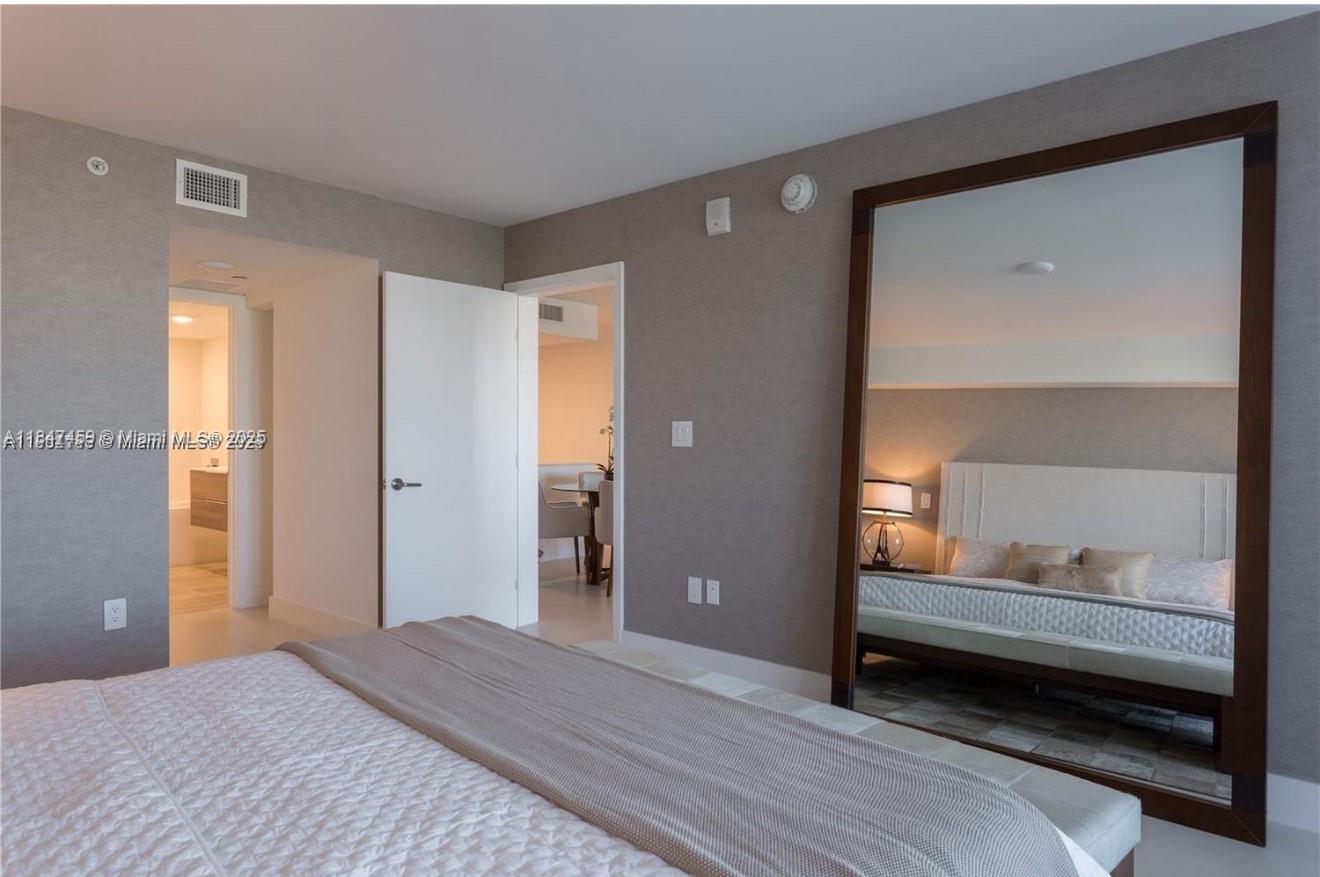 9261 E Bay Harbor Dr 303