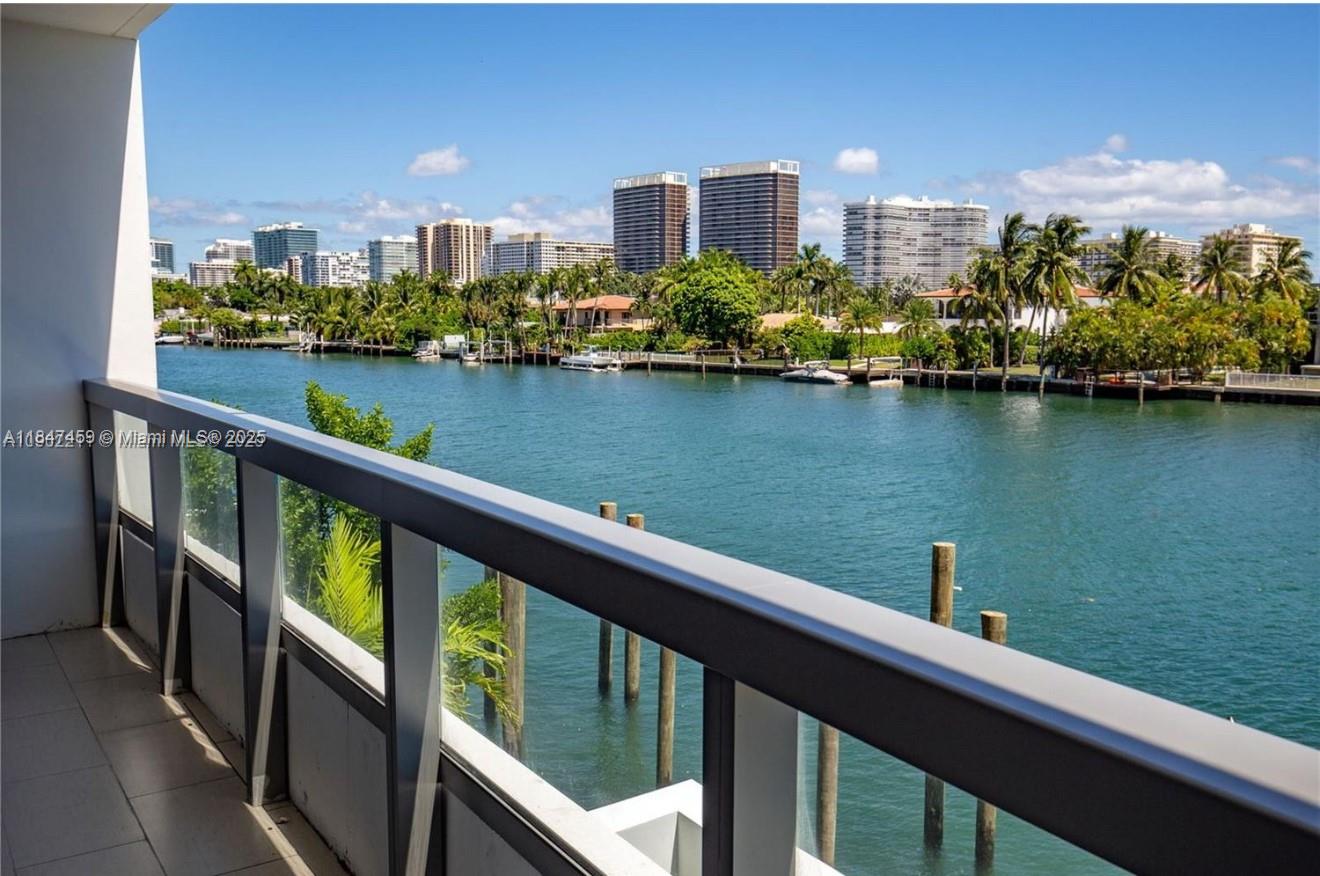 9261 E Bay Harbor Dr 303
