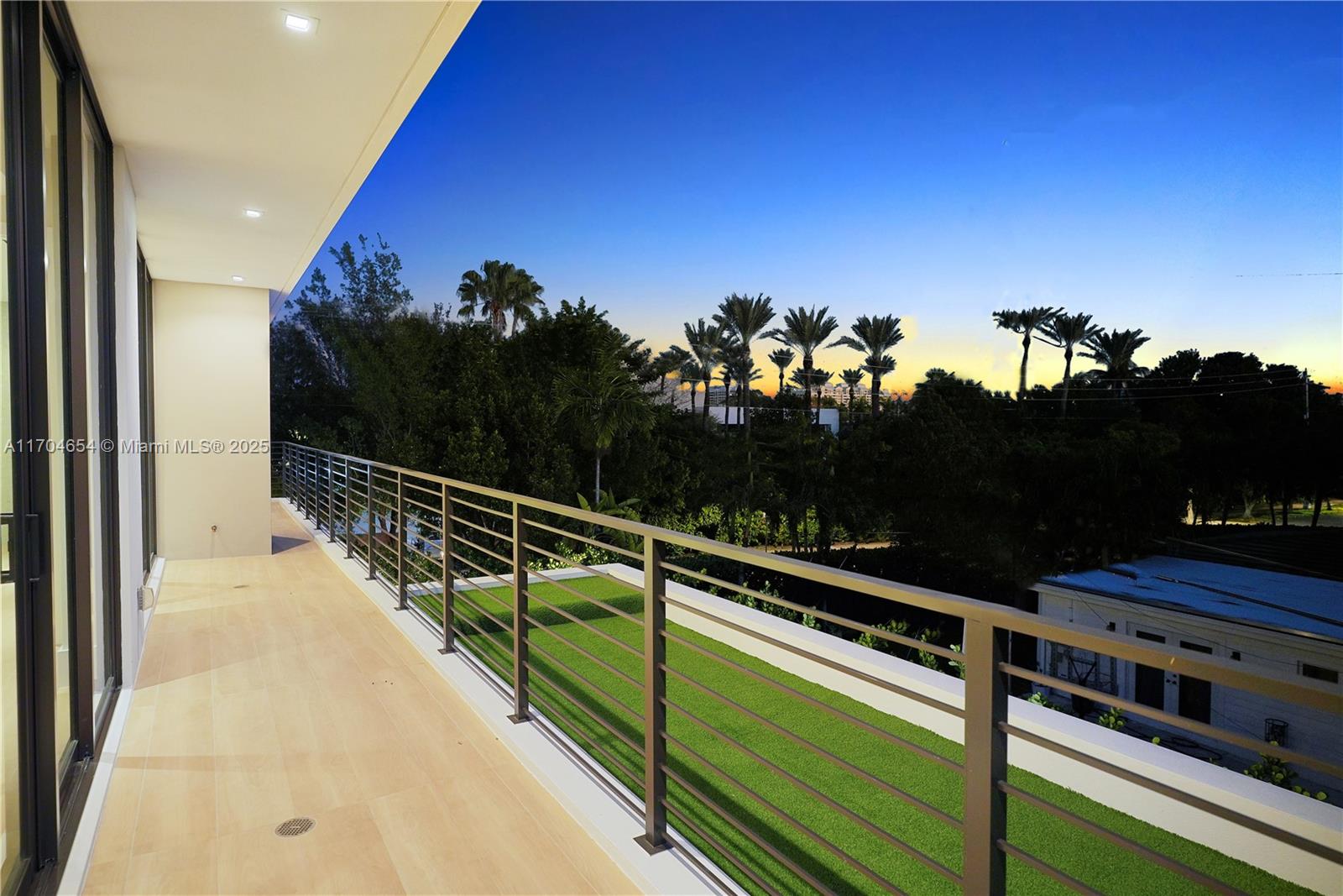 TROPICAL ISLE HOMES SUB 4 - Residential
