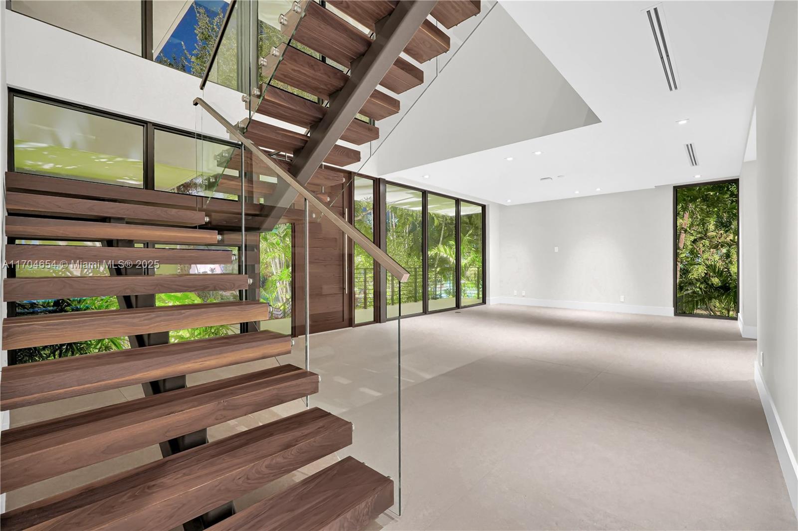TROPICAL ISLE HOMES SUB 4 - Residential