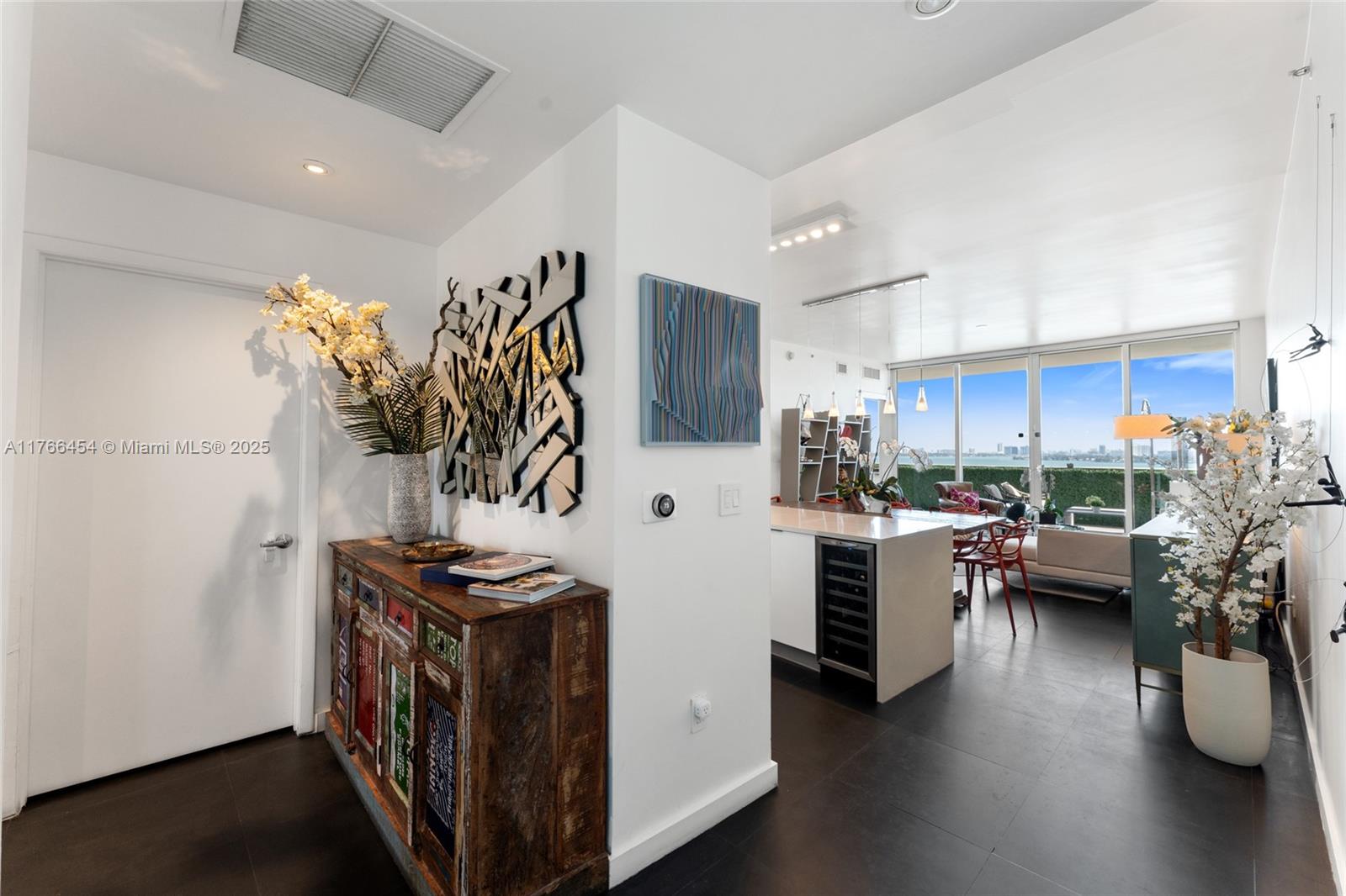 2020 N Bayshore Dr 1207